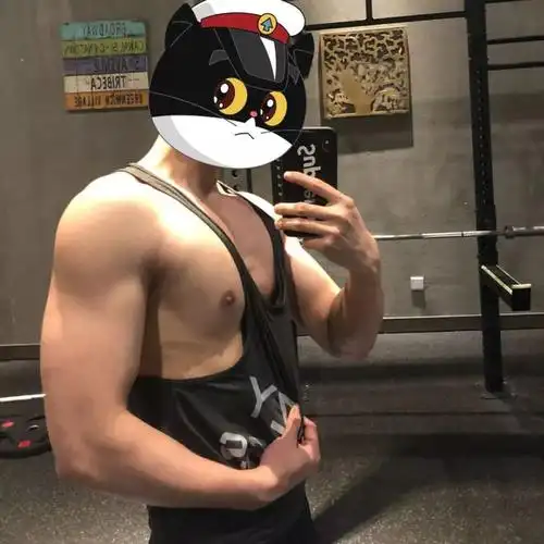 肌肉男侧乳装走红大胸肌腱子肌一览无遗够搔气