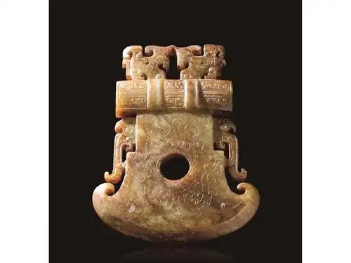 >战国(b.c.475-221) 夔龙纹玉斧