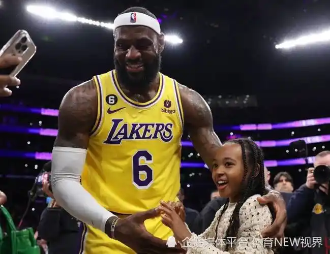 同年球员都已退役詹姆斯依旧超强他的自律让他有望与儿子同场竞技
