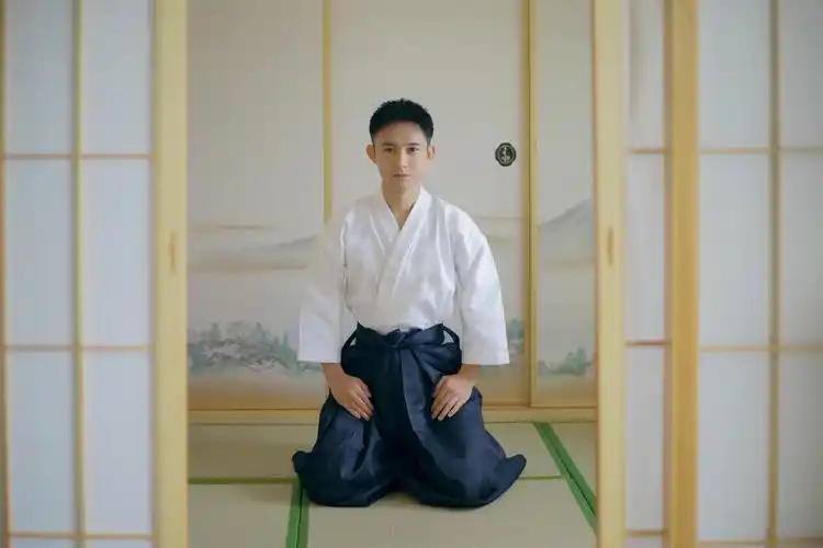 独处午后深圳男生写真剑道服和服日系