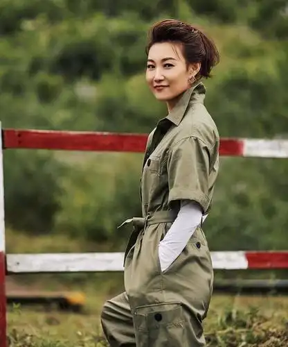 你好生活3路透月亮姐姐加盟央视团建李梓萌再现背带裤造型