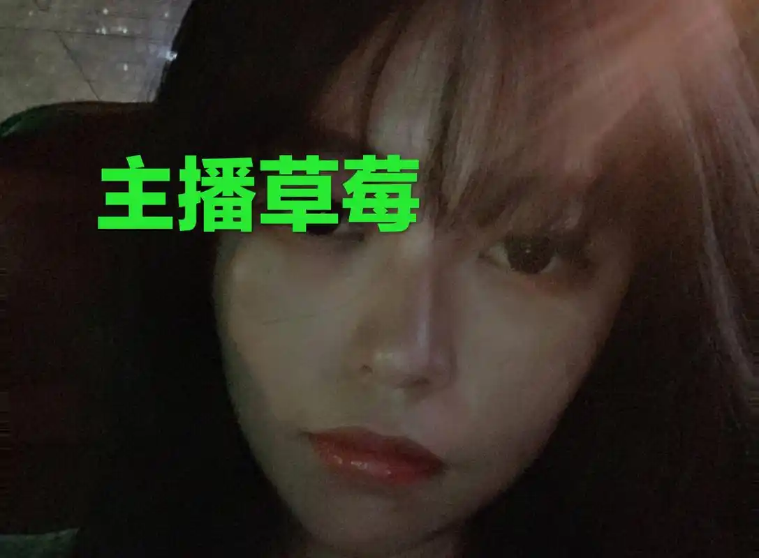 原创张大仙王者一姐地位不保?女主播有技术又搞笑,草莓是有力竞争者