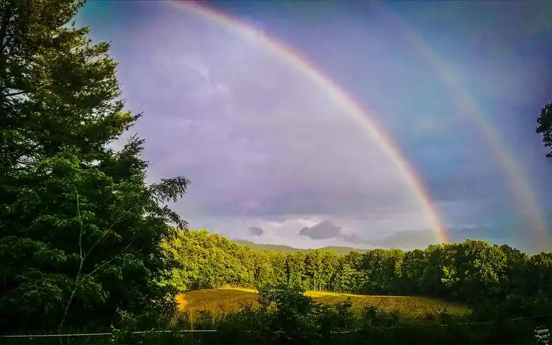 唯美绚丽的彩虹风景图片桌面壁纸