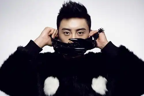 梁欢粉红大象方言版预告与旅行团再续前缘