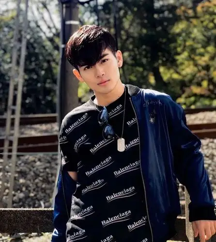 硬朗的面庞,深邃的眼眸–近田力丸,我不整肃就是我不行!(.