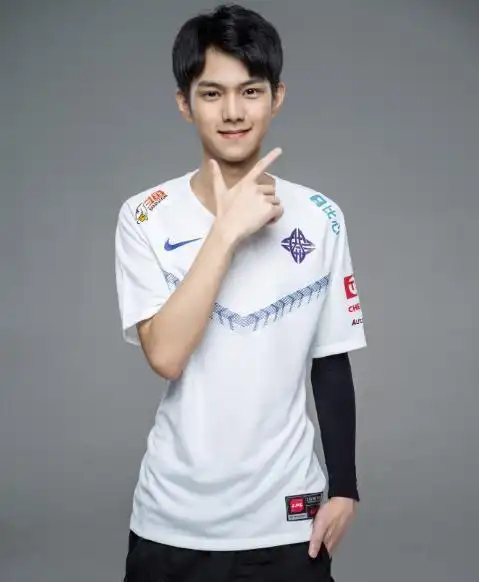 wink疑似加入ig但观众并不看好对比泡芙并无明显优势