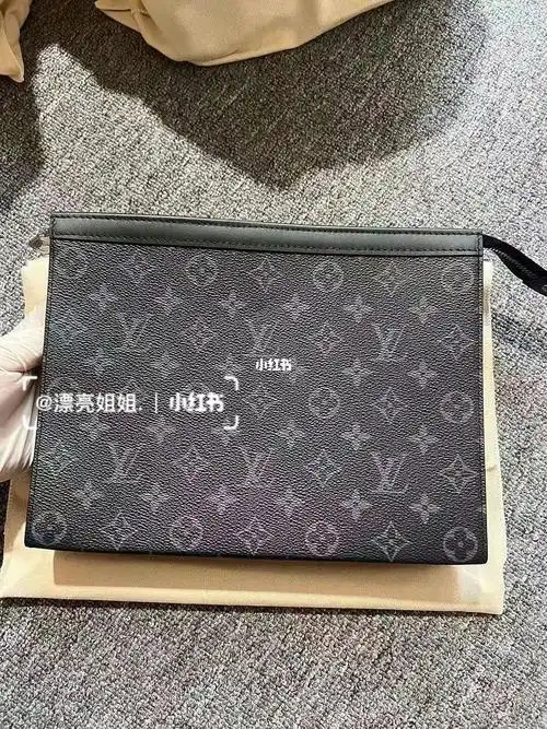 国现秒发 lv男士手拿包 好价带盒 几千7790