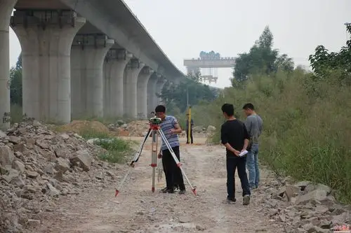 中铁十一局广清城际项目部举行水准仪测量比赛
