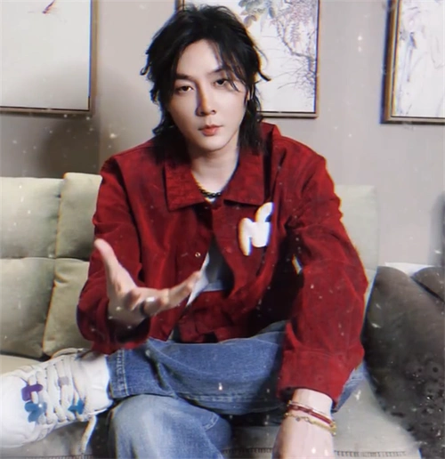 张大仙 帅回颜巅之后,张大仙一天换了3个新发型,高马尾赢还是挑染赢?