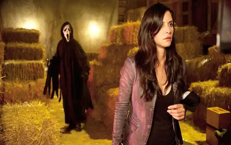 美国经典恐怖片《惊声尖叫》完结篇,这样的表妹不扔了留着过年吗