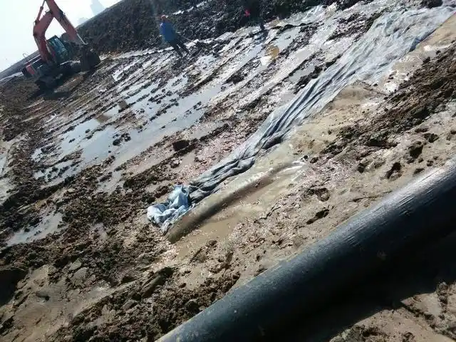强和抗穿刺性高等特点,水产养殖防渗膜被广泛应用于鱼塘防水,虾池防水