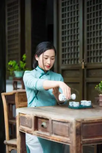 喜欢喝茶的女人最优雅,优雅的女子淌着女人味.