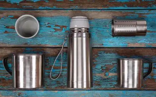 央视曝光"保温杯",倒出来的水重金属超标,很多孩子都在用