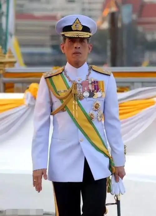 史上第一豪门狗血拉玛十世爱女人不如爱狗子