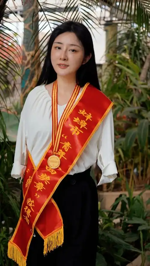 直播助农卖出100万元会理石榴90后无臂女生杨莉用双脚改变命运