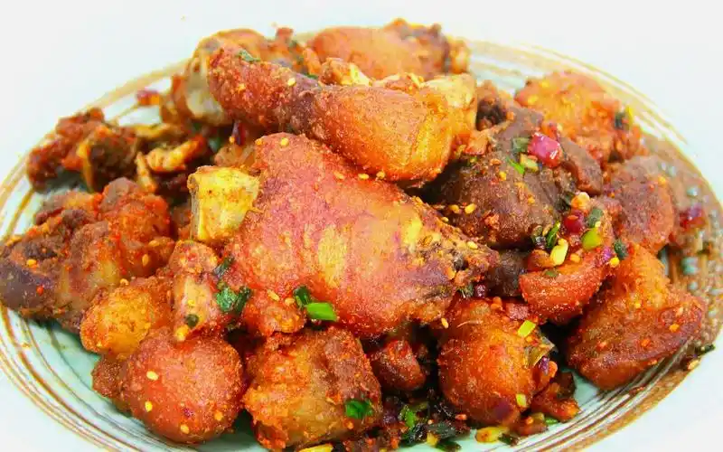 活动  夜市椒盐猪蹄20元才几口肉,姑娘一气之下自己做,吃的那叫一个爽