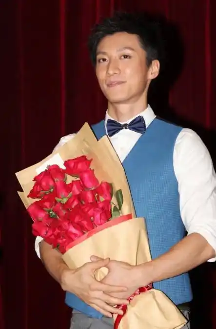 乔任梁潮装现身《疯狂72小时》 妮姐教会我吻戏