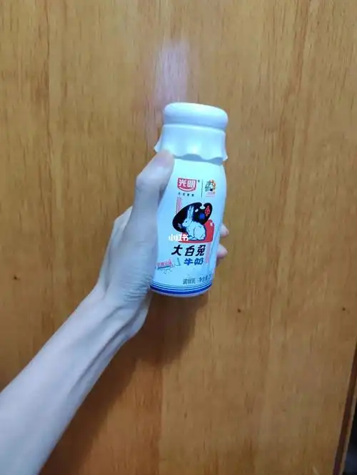 光明大白兔牛奶