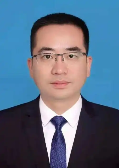 张勋3月24日下午,四川省巴中市平昌县召开领导干部大会,宣布省委,市委