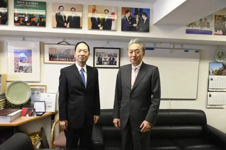 中国驻日本大使馆公使杨宇离任回国