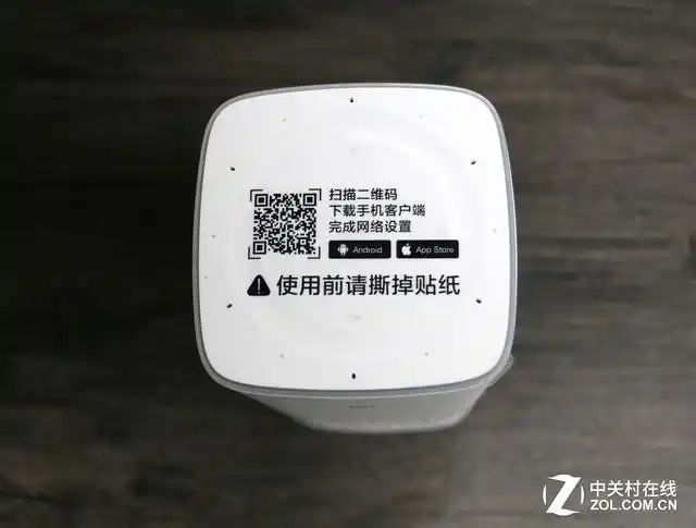 在连接之前要扫描音箱上方二维码下载小米ai app,同时也可以在手机
