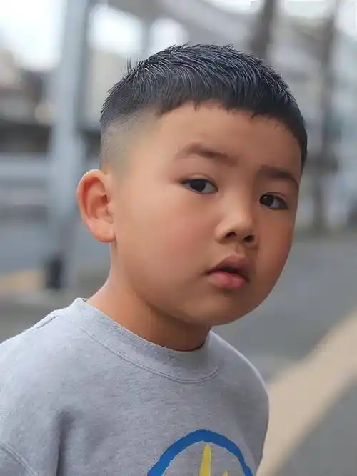 龙年新学期小男孩发型别乱剪,选这几款就对了,个性时尚很帅气_孩子