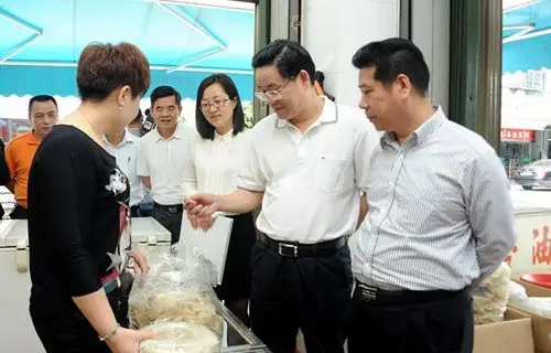肇庆市副市长冯敏强调研康美中药材专业市场