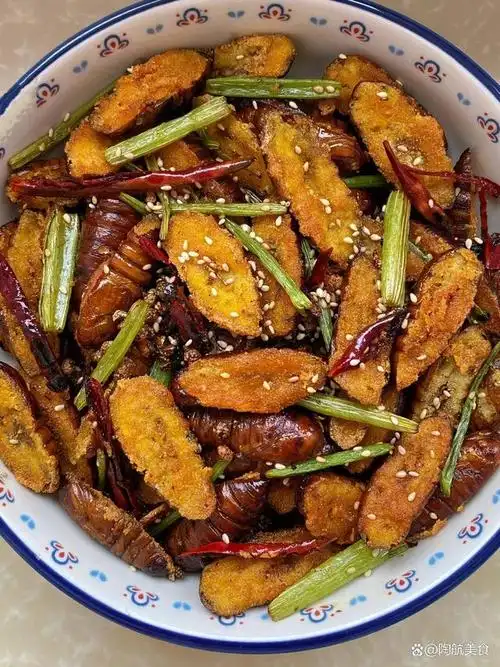 干煸蚕蛹的做法,外酥里嫩,香辣可口,营养丰富,不可抵挡美味