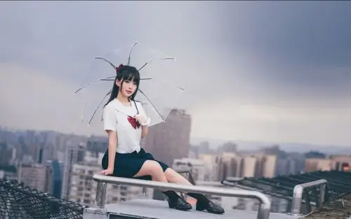 雨中天台上的jk少女
