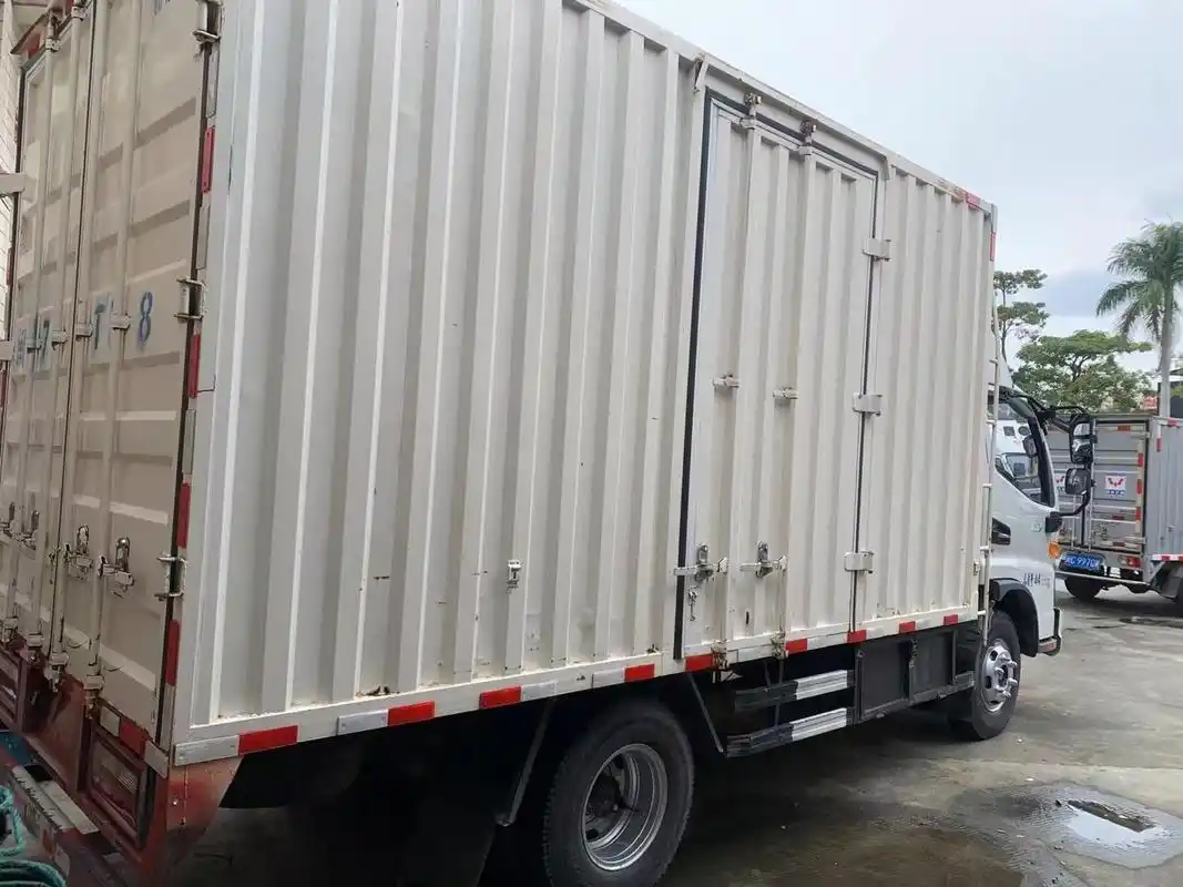 江淮骏铃  厢式货车2017年6月上牌,车厢尺寸长4.