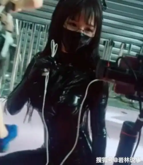 原创抖音最美乳胶女神凭什么火当看到鞋后网友这得整大半天吧