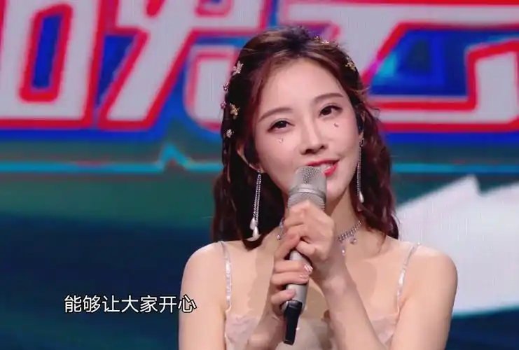 某吉他手高度评价冯提莫,两点说完,她真的具备职业