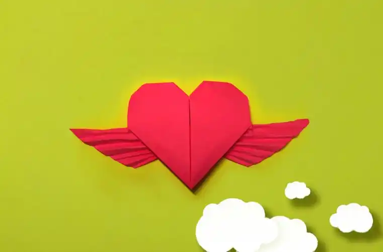 可爱的天使之心折纸,带翅膀的心形折法,非常浪漫的折纸作品