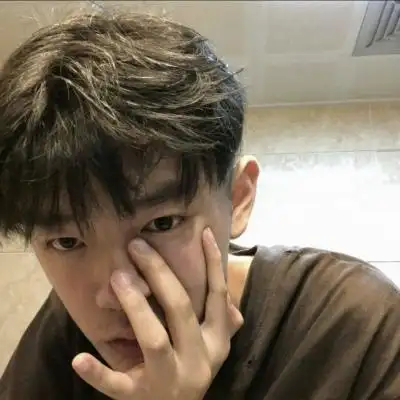 池乔男生精致成熟自拍照头像