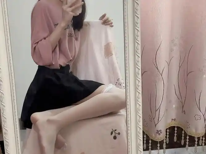 真诚才是必杀技 #对镜拍 #白袜子妹妹 #丝袜穿搭