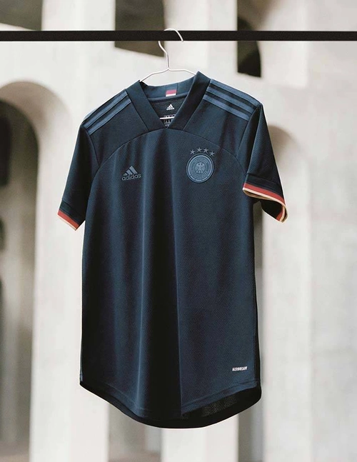 欧洲杯球衣最后一组德国战车绝美客场战袍葡萄牙主场褒贬不一