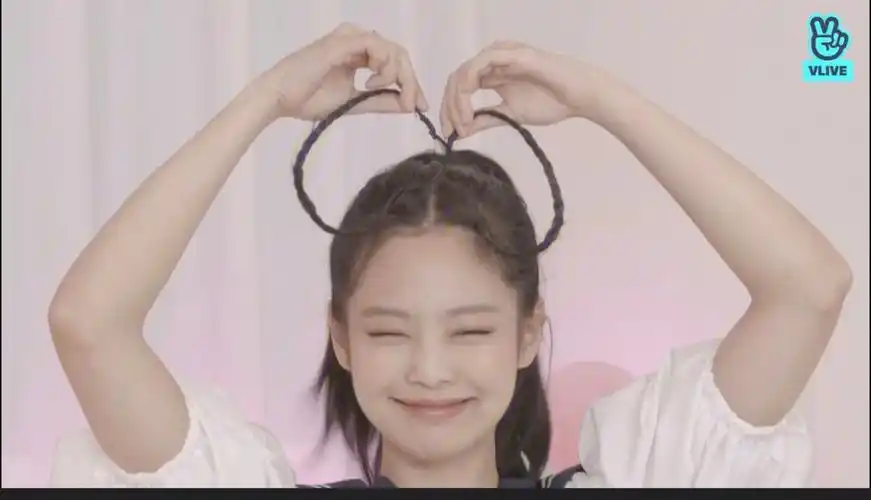 jennie花式比心73