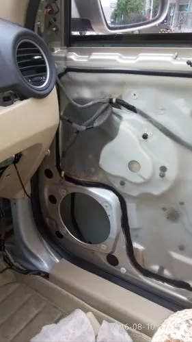 车门穿线作业,完美无痕.