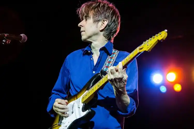 世音琴行fender芬达stratocastertelecaster大师签名款进口电吉他srv