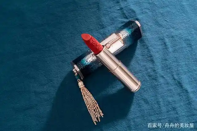 花西子同心锁口红,绽放唇部一抹冬日浪漫