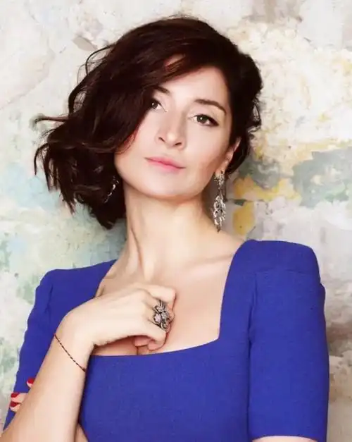 她是一位来自格鲁吉亚的美女记者