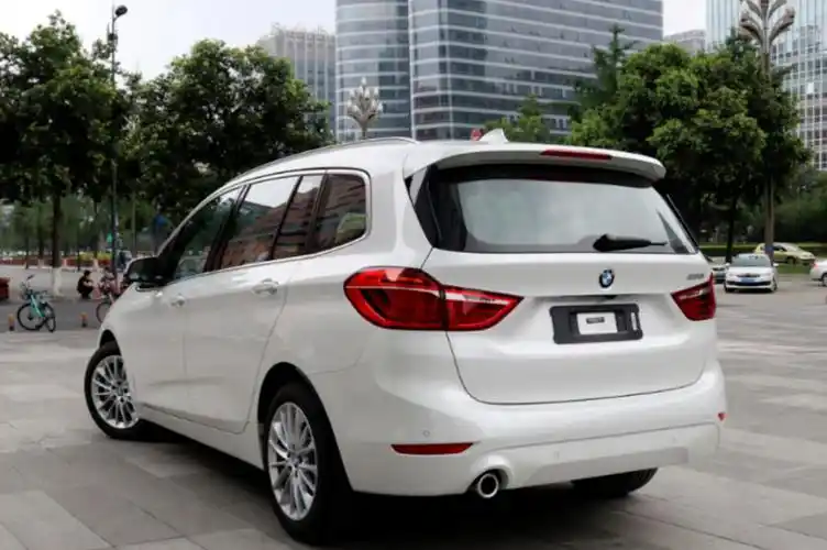 纯进口宝马七座mpv前后独悬顶配不足30万却无人赏识