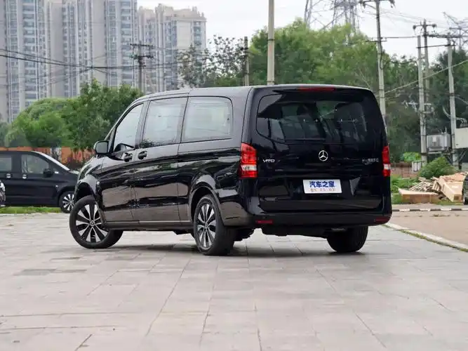 福建奔驰 威霆 2021款 2.0t 商务版 9座