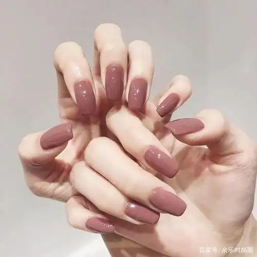 这7款纯色美甲,让你气质加倍,温柔显白!