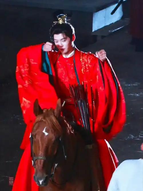肖宇梁这个红衣古装扮相,我直接一整个沦陷啊