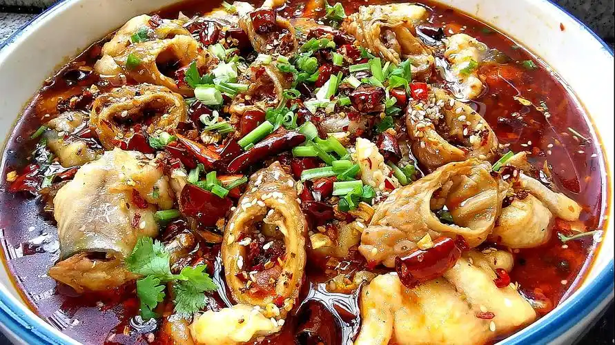 肥肠鱼这样做才叫过瘾鱼肉鲜嫩肥肠爽脆根本停不下来