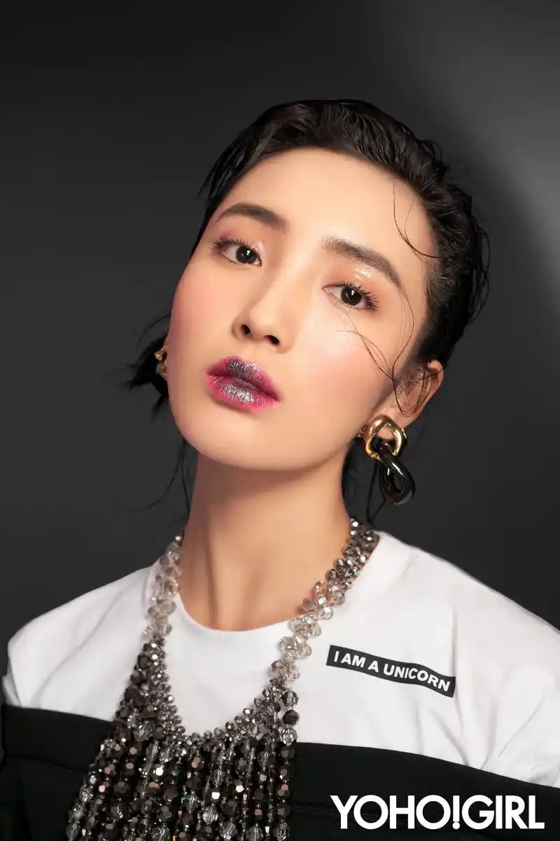 王紫璇创意妆容 时尚朋克又摩登