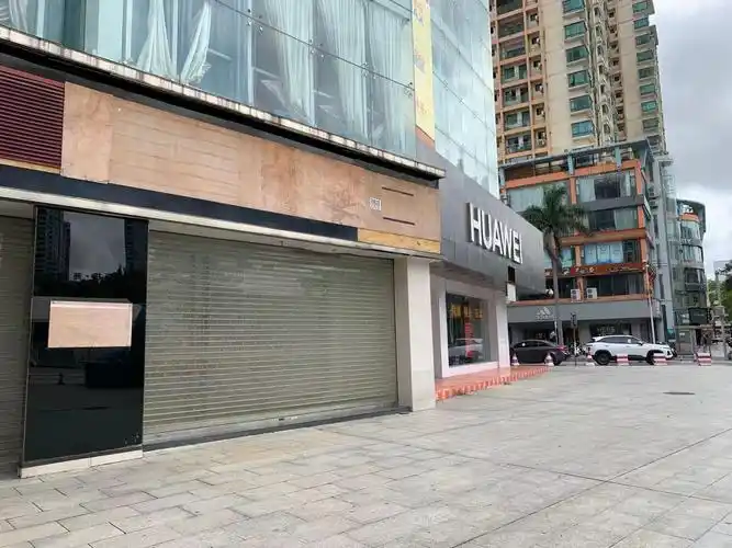 大商场歇业小店铺纷纷关门北海当年最火的北部湾商圈出现大规模倒闭潮