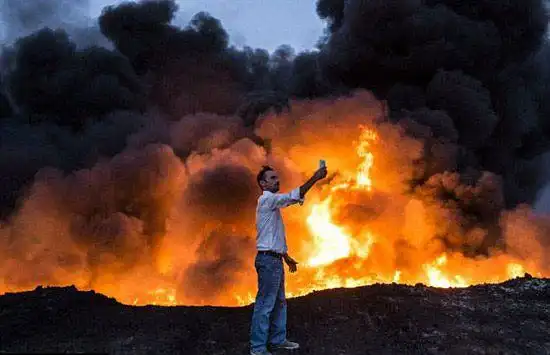 7. 百年一遇的火山喷发,我留影一下