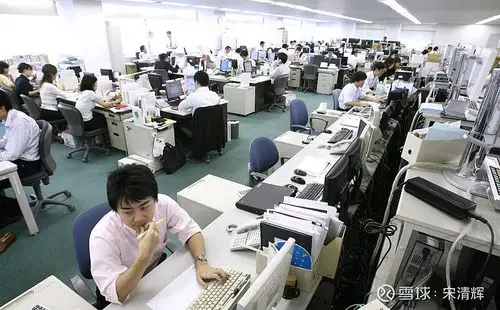 日本人工作时间降至上世纪90年代以来最低,首次跌破8小时!